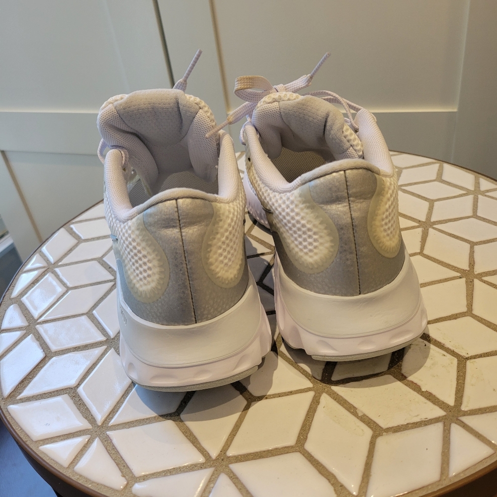 Nike Renew Run White Metalic Silver Shoes - Picture 2 of 5